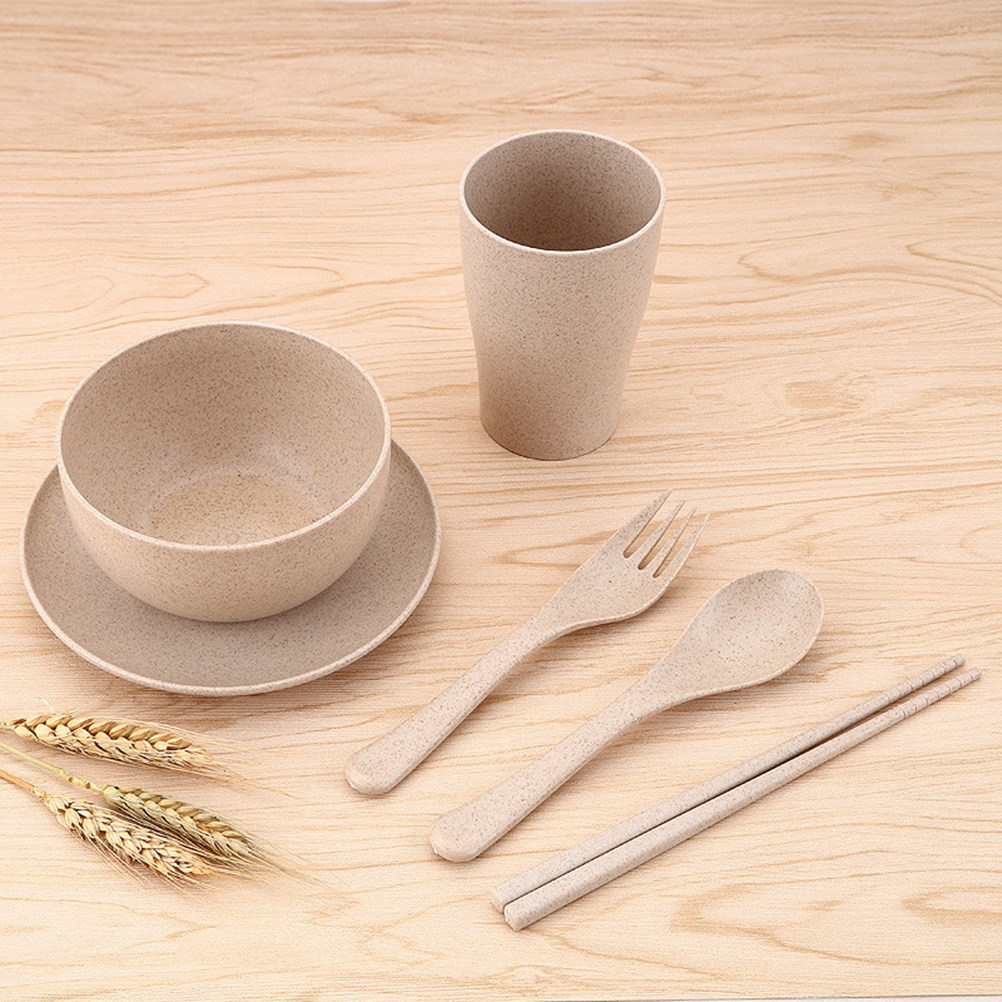Reusable Straw - 小麦わら製の食器セット6点。再利用可能な皿と調理器具が含まれ、軽量で使いやすいテーブルウェアです。