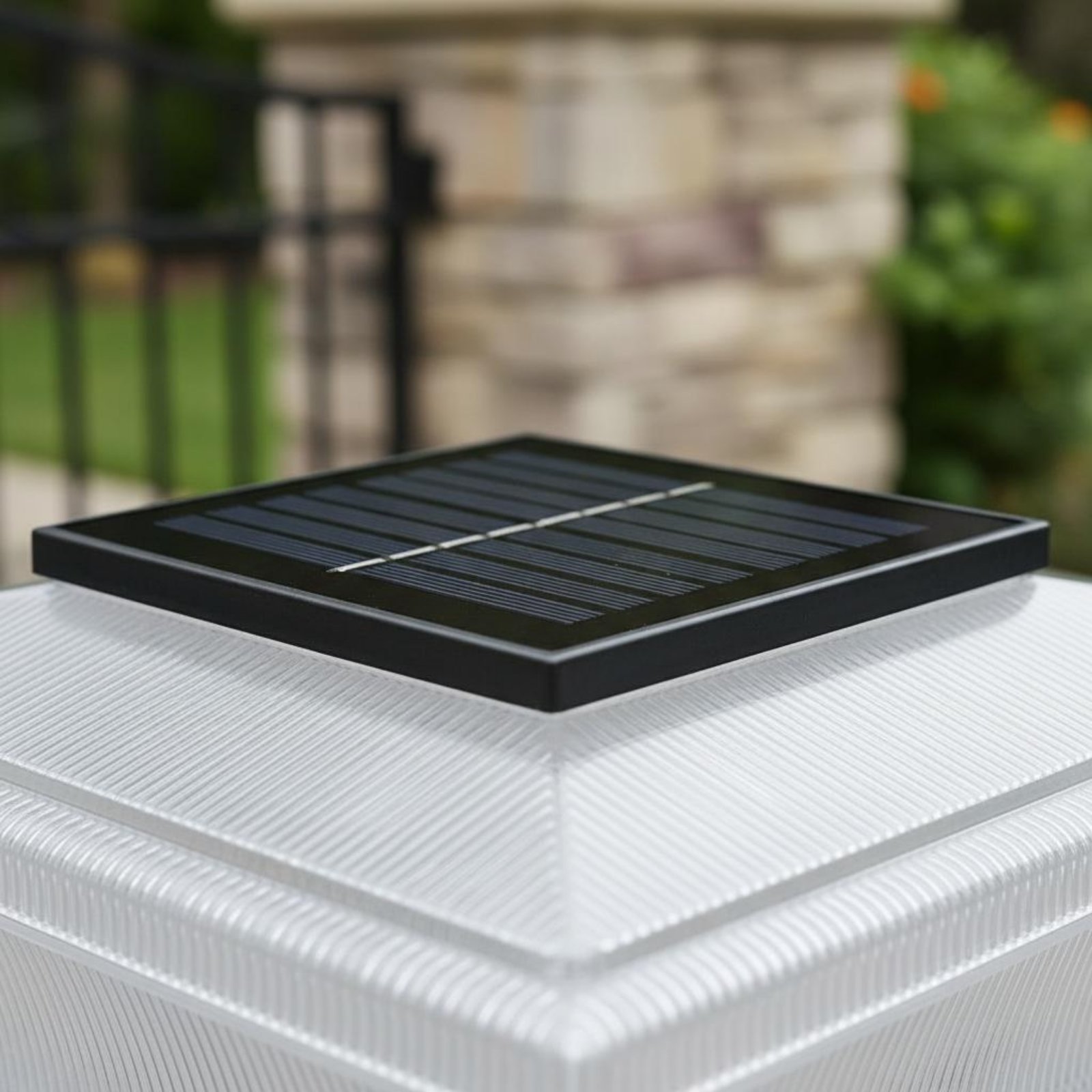 ソーラーポストキャップライト ワイヤレススクエアポストライト - Solar Garden Light のレビューと価格